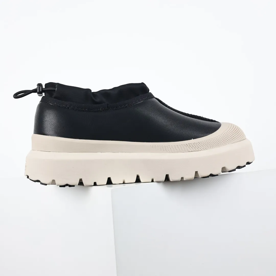 Pick up locally 💰620 Core recommendation Good price Cashmere insoles are a very suitable choice for keeping warm in winter and at home. In the new year, uug launched a series of styles, which are partial to the preferences of young consumers and have also moved to the forefront of fashion trends. Shoe body material Water-repellent coated suede upper 17mm UGGPURE™ implanted wool insole Lightweight non-slip comfortable rubber outsole With brand LOGO Trademark Comes with a full set of packaging Size: 35 36 37 38 39 40 41 42 43 44